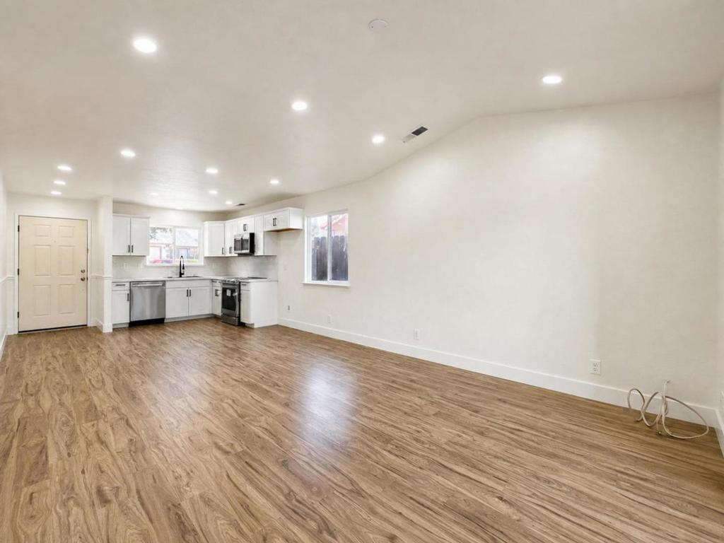 1574 Sun River St, Oakdale, CA 95361