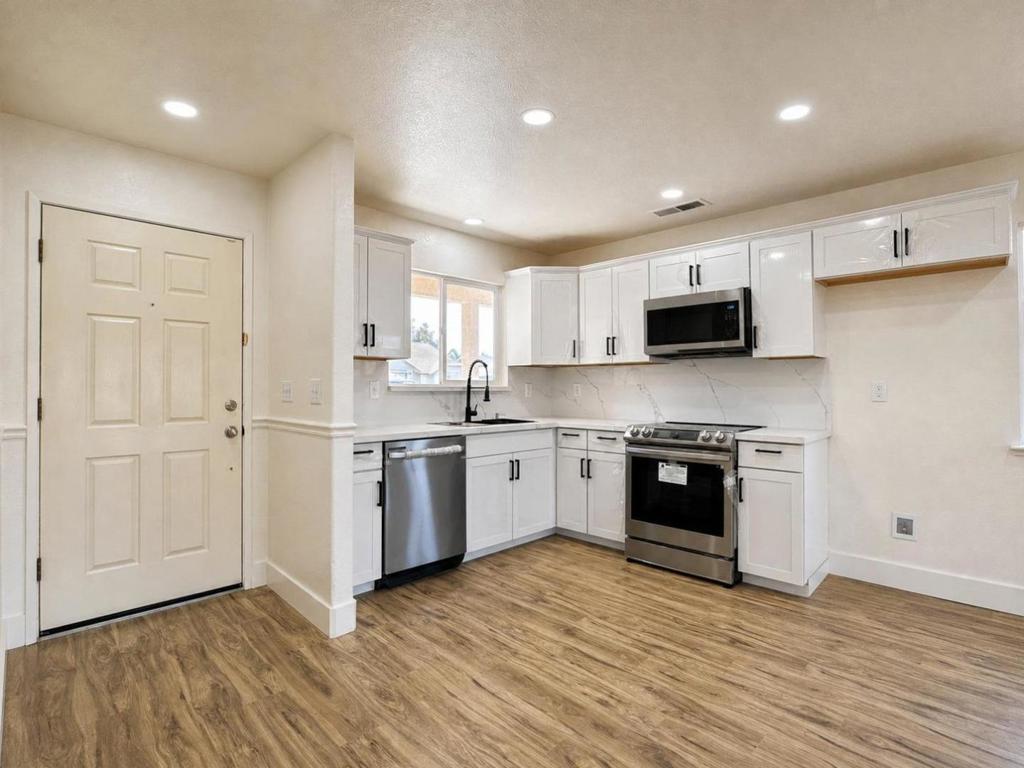 1574 Sun River St, Oakdale, CA 95361