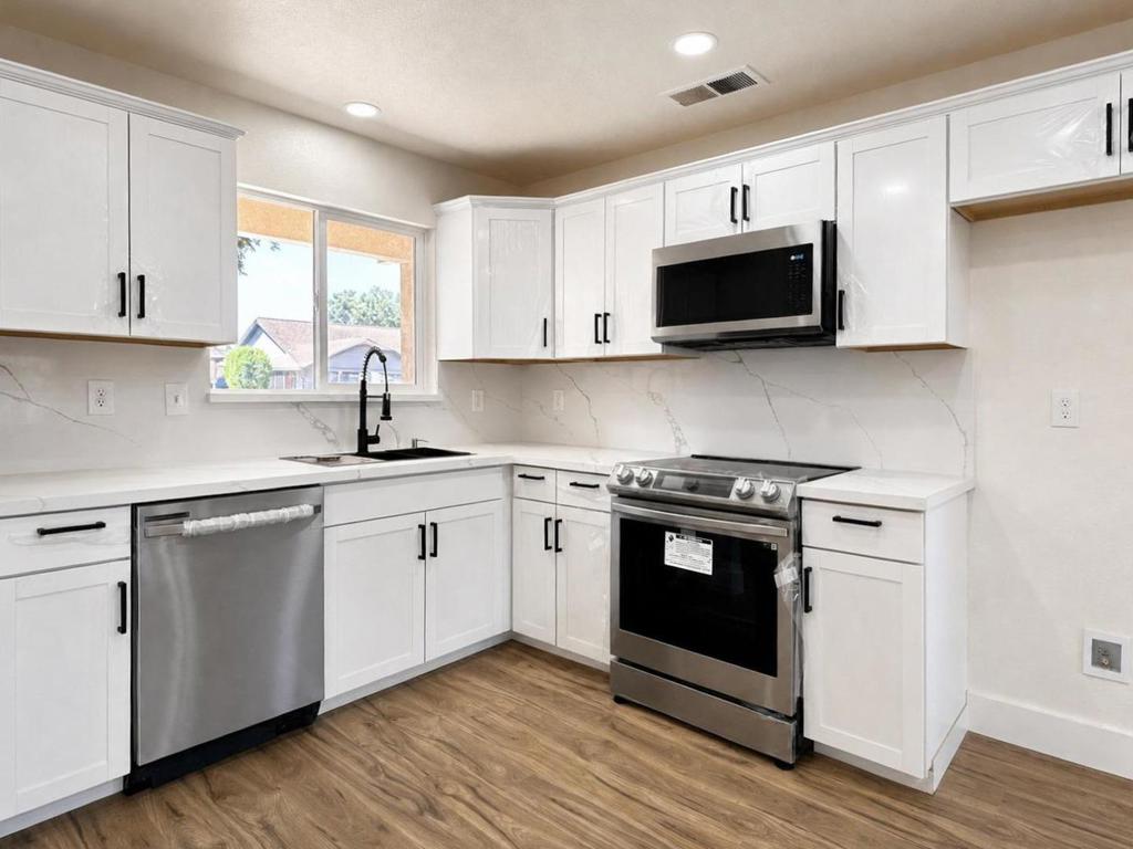 1574 Sun River St, Oakdale, CA 95361