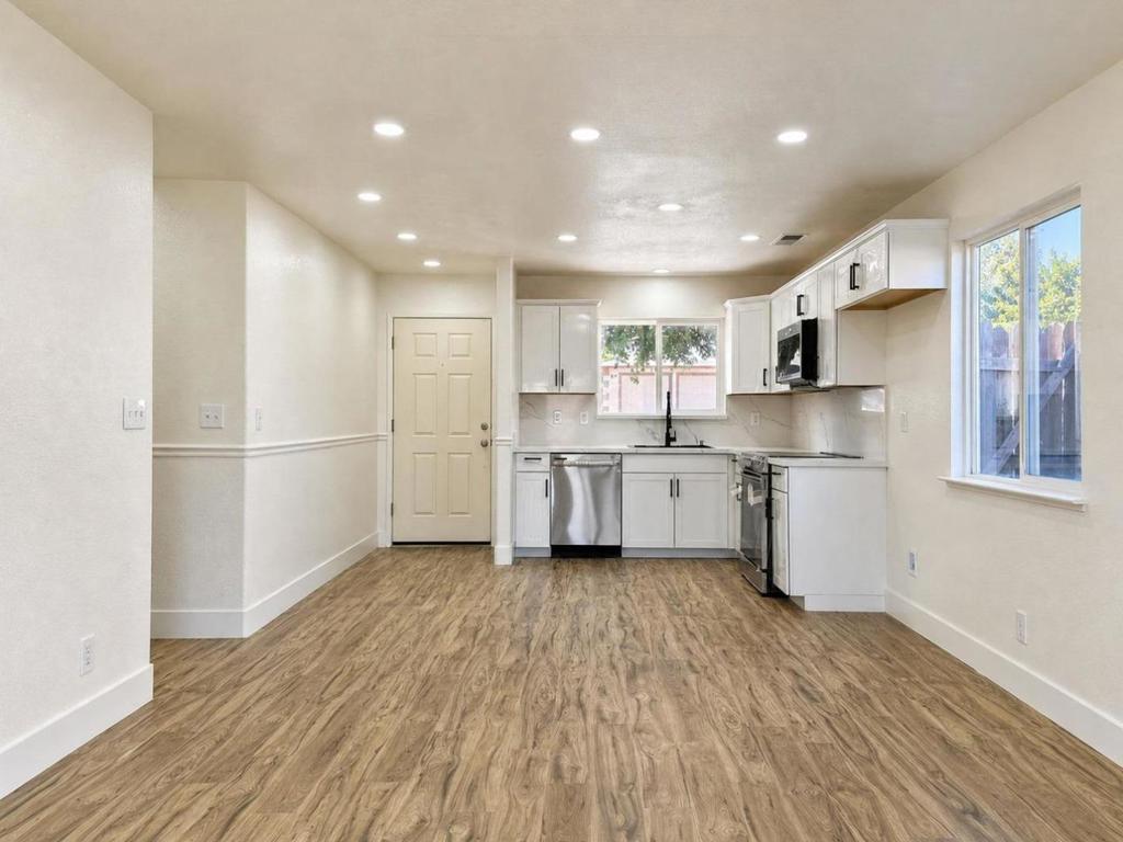 1574 Sun River St, Oakdale, CA 95361