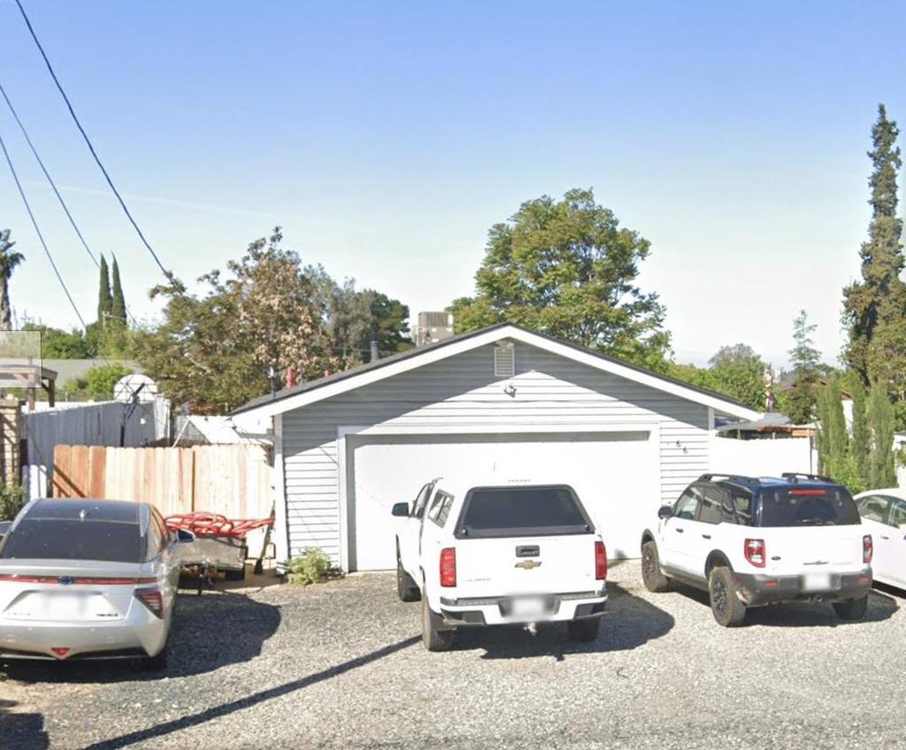 66 S Stearns Rd, Oakdale, CA 95361