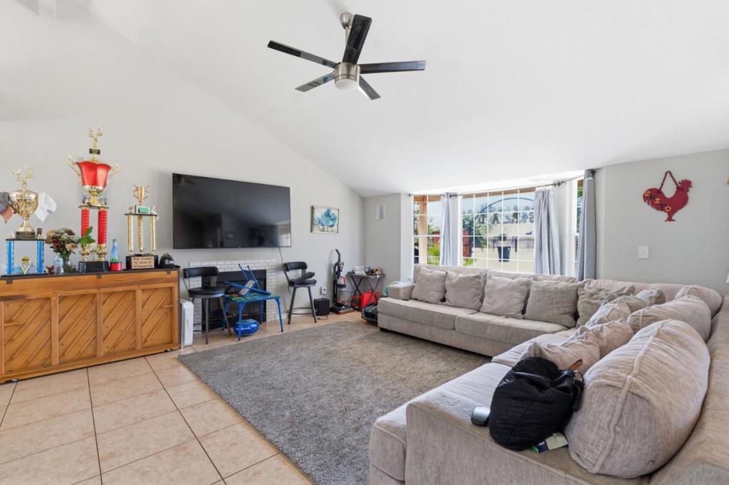 20105 Olympia Rd, Madera, CA 93638