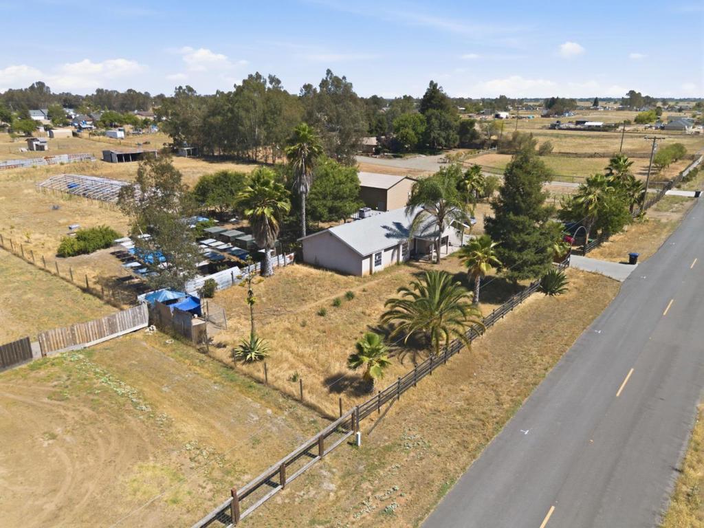 20105 Olympia Rd, Madera, CA 93638