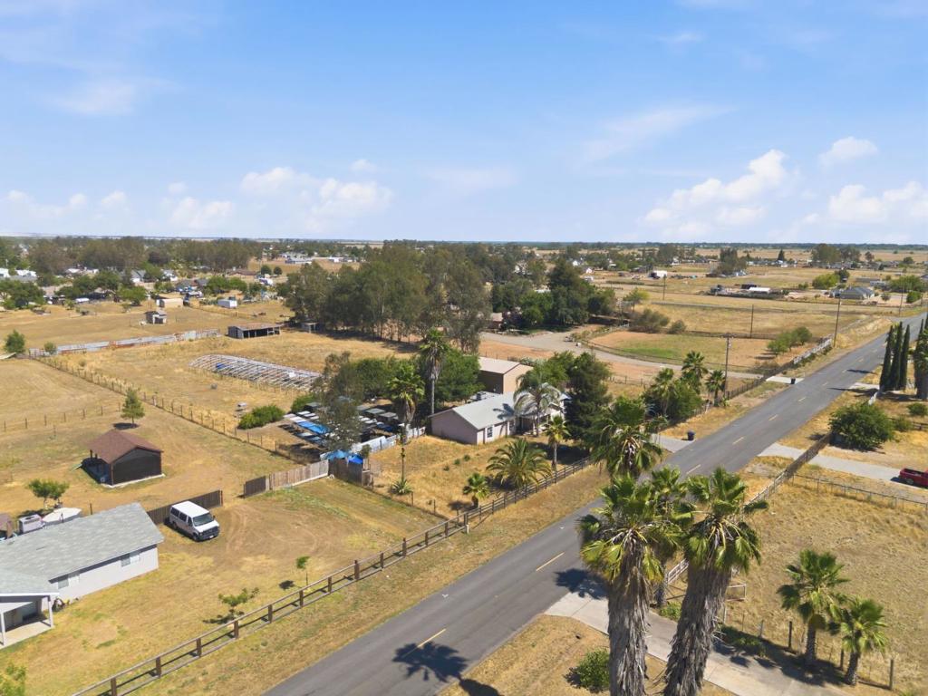 20105 Olympia Rd, Madera, CA 93638