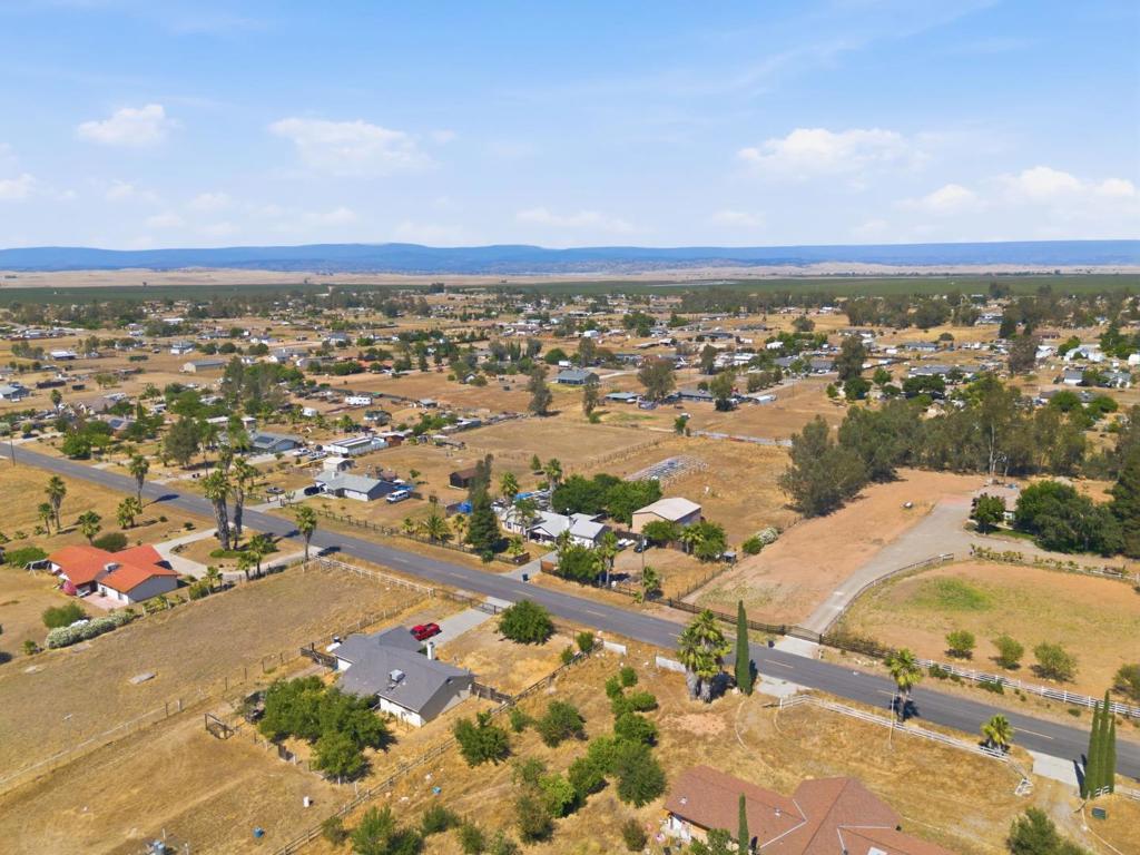 20105 Olympia Rd, Madera, CA 93638