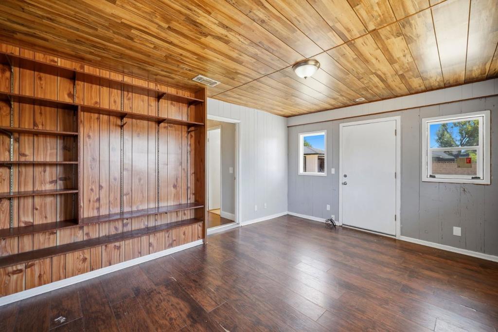 2520 N Temperance Ave, Fresno, CA 93727