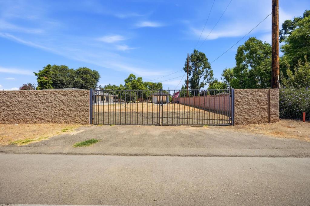 2520 N Temperance Ave, Fresno, CA 93727