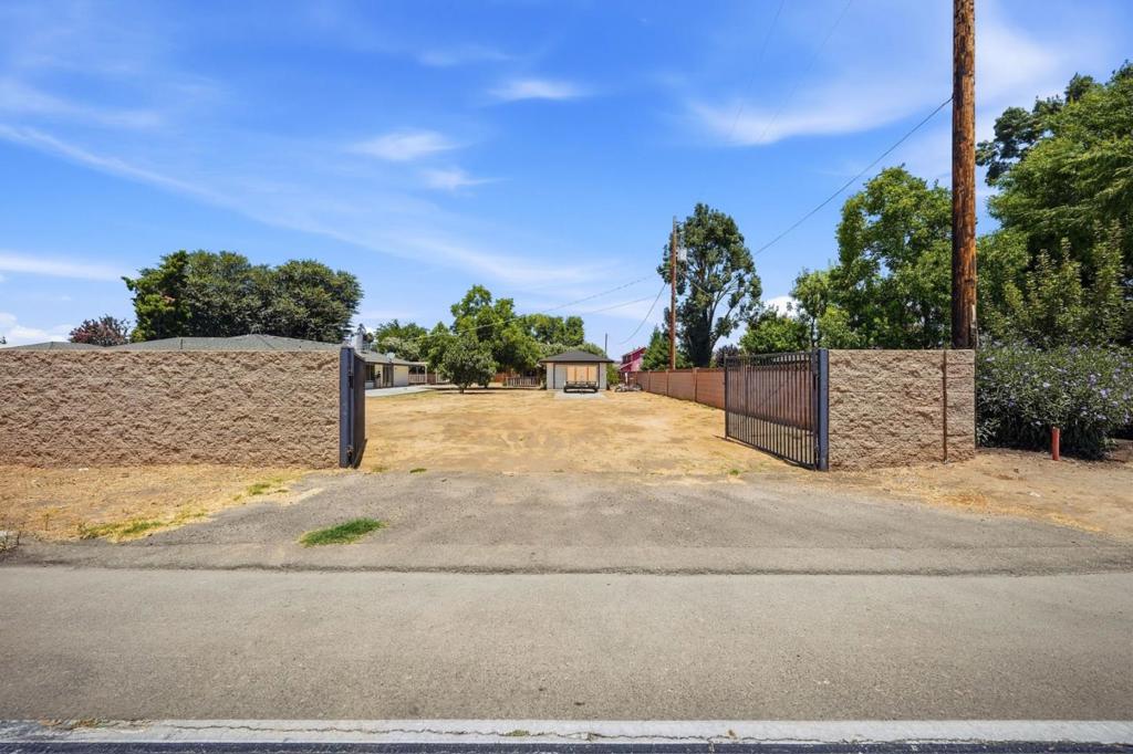 2520 N Temperance Ave, Fresno, CA 93727