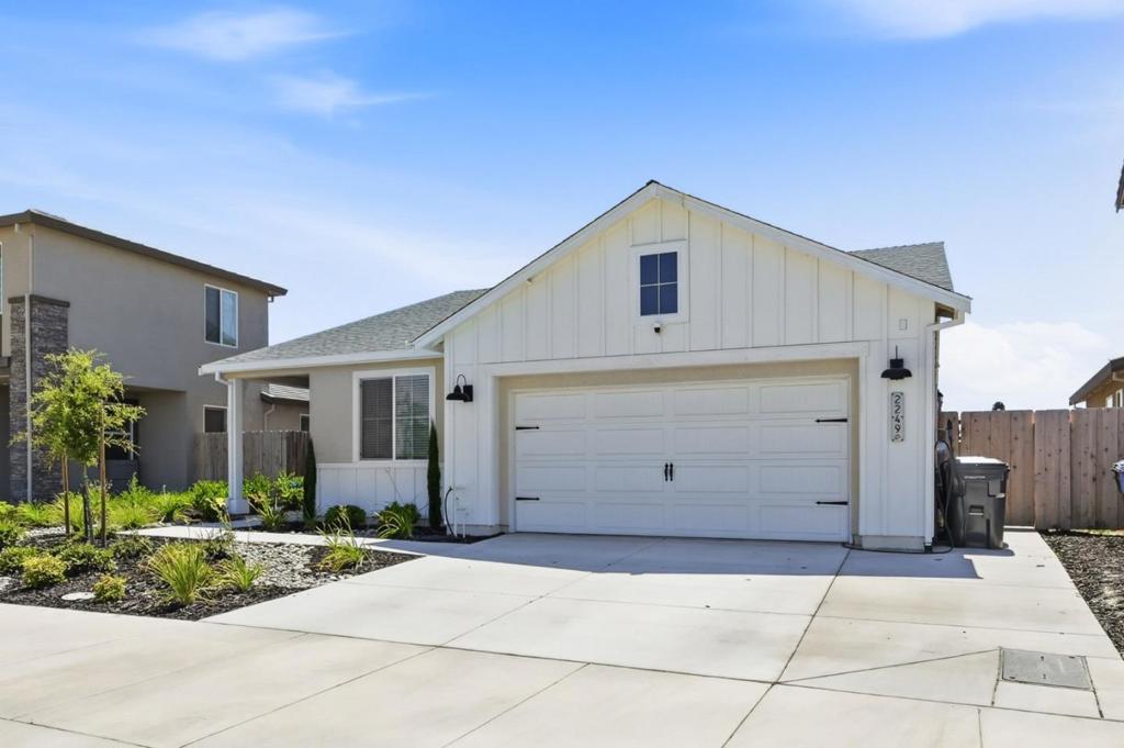 2249 Enchantment Dr, Manteca, CA 95337