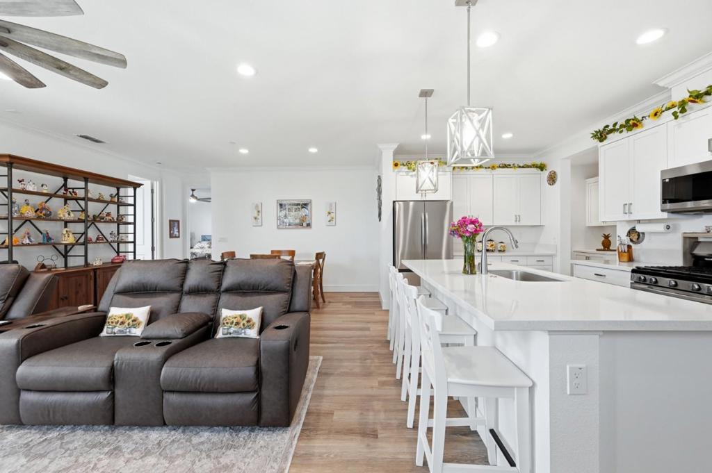 2249 Enchantment Dr, Manteca, CA 95337