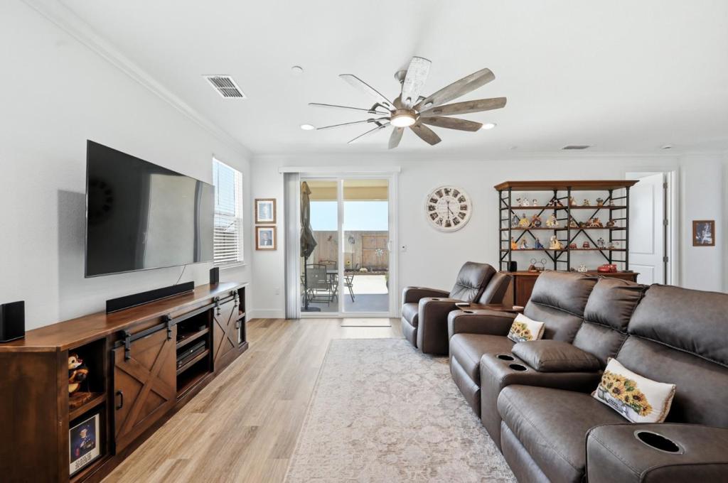2249 Enchantment Dr, Manteca, CA 95337
