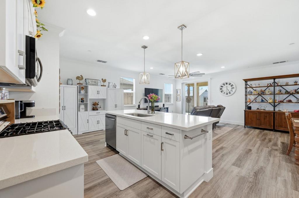 2249 Enchantment Dr, Manteca, CA 95337