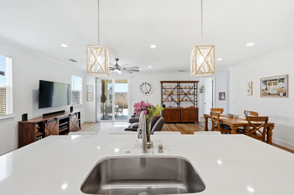 2249 Enchantment Dr, Manteca, CA 95337