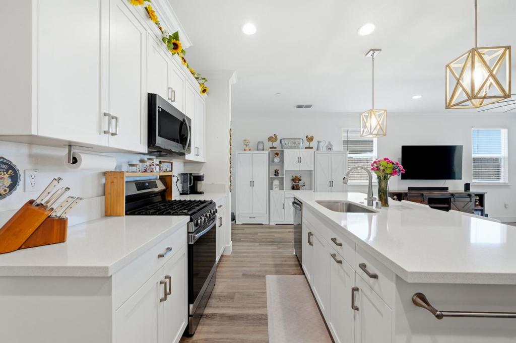2249 Enchantment Dr, Manteca, CA 95337