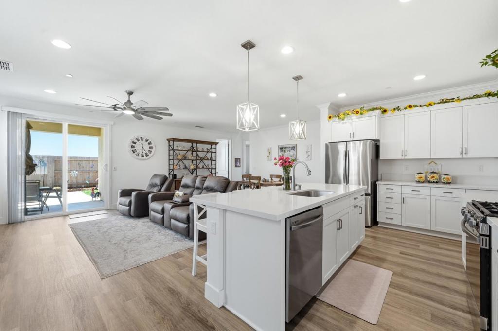 2249 Enchantment Dr, Manteca, CA 95337