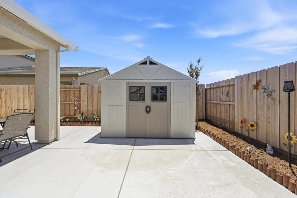 2249 Enchantment Dr, Manteca, CA 95337