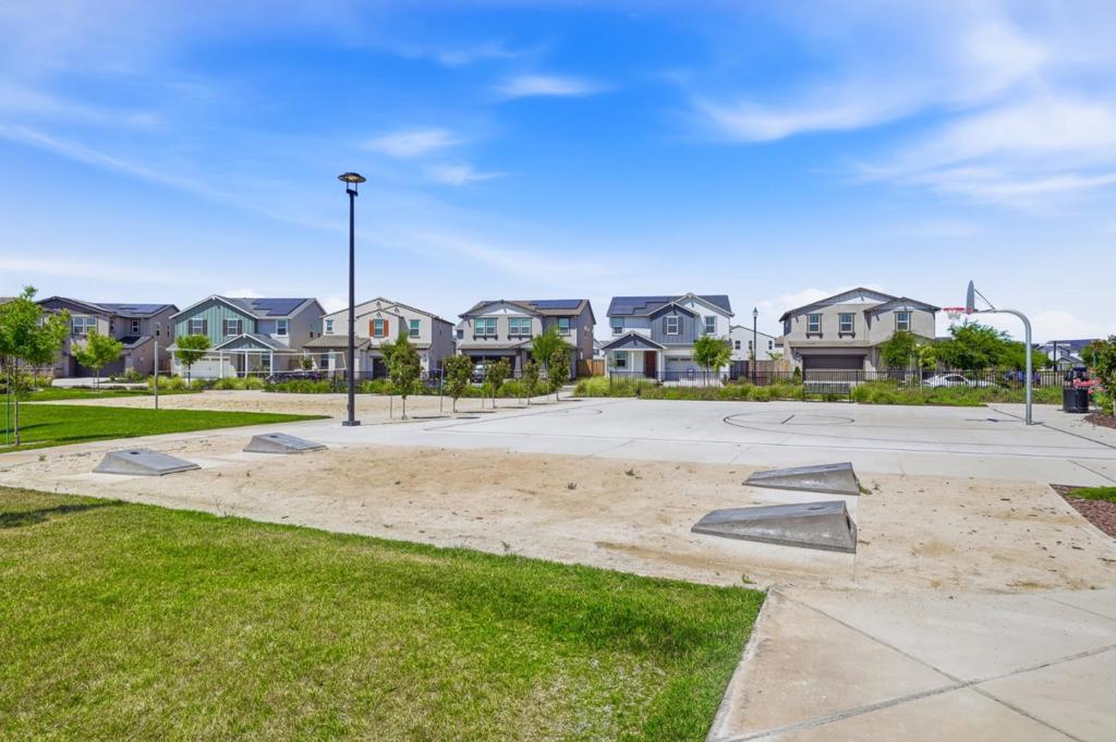 2249 Enchantment Dr, Manteca, CA 95337