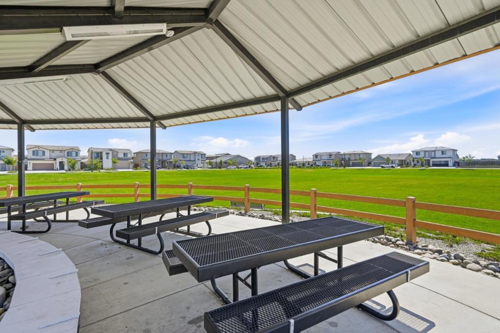 2249 Enchantment Dr, Manteca, CA 95337