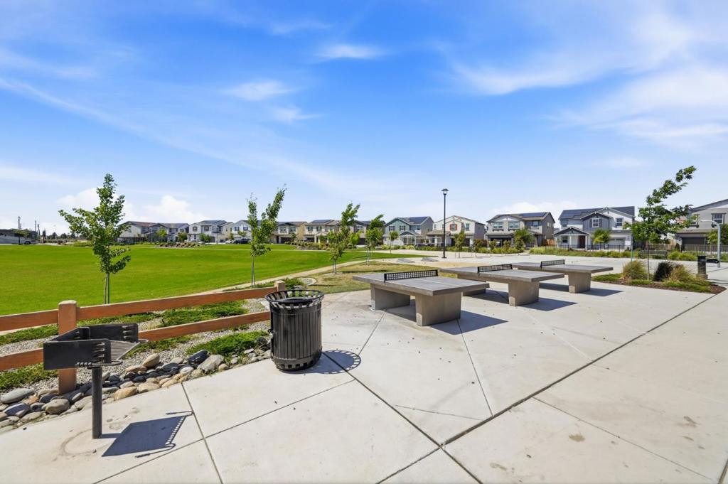2249 Enchantment Dr, Manteca, CA 95337