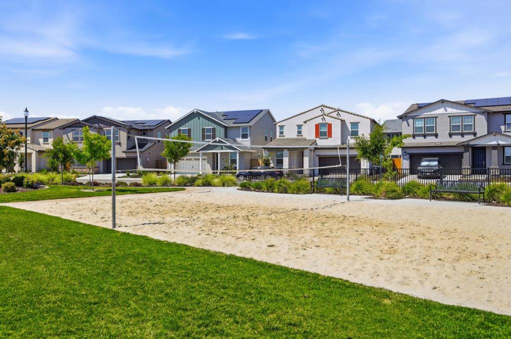 2249 Enchantment Dr, Manteca, CA 95337