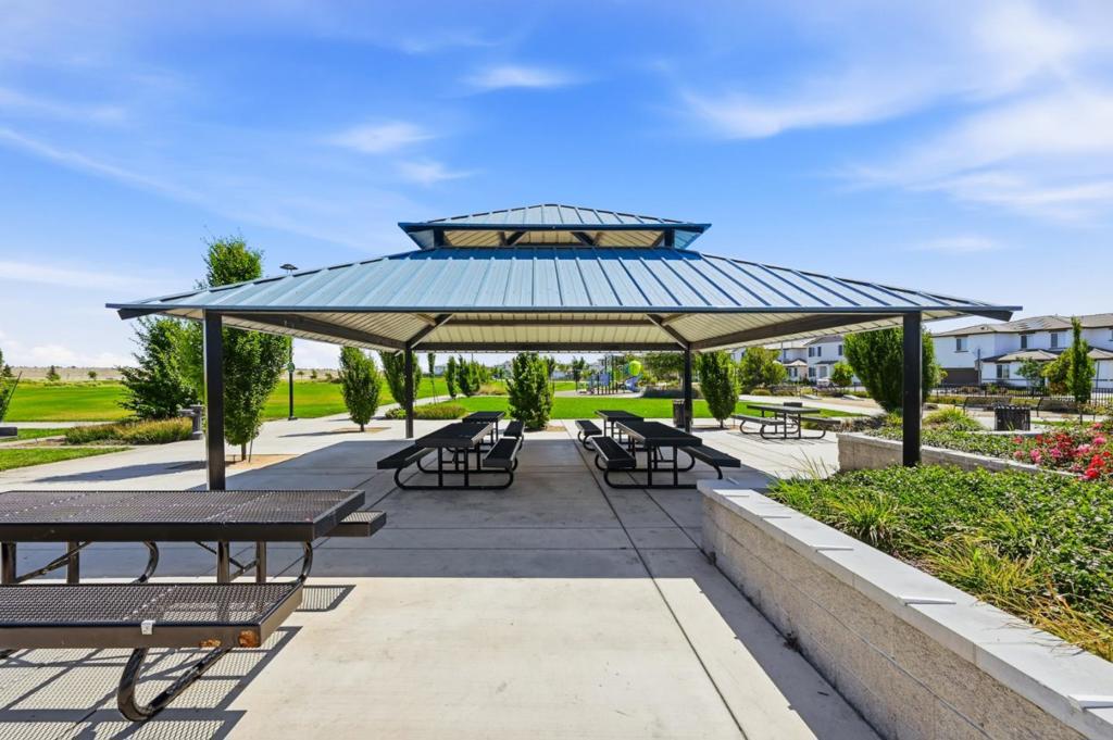 2249 Enchantment Dr, Manteca, CA 95337