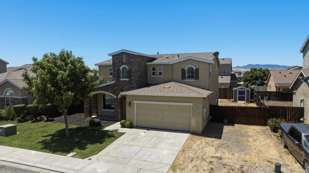13673 Santa Lucia Dr, Gustine, CA 95322