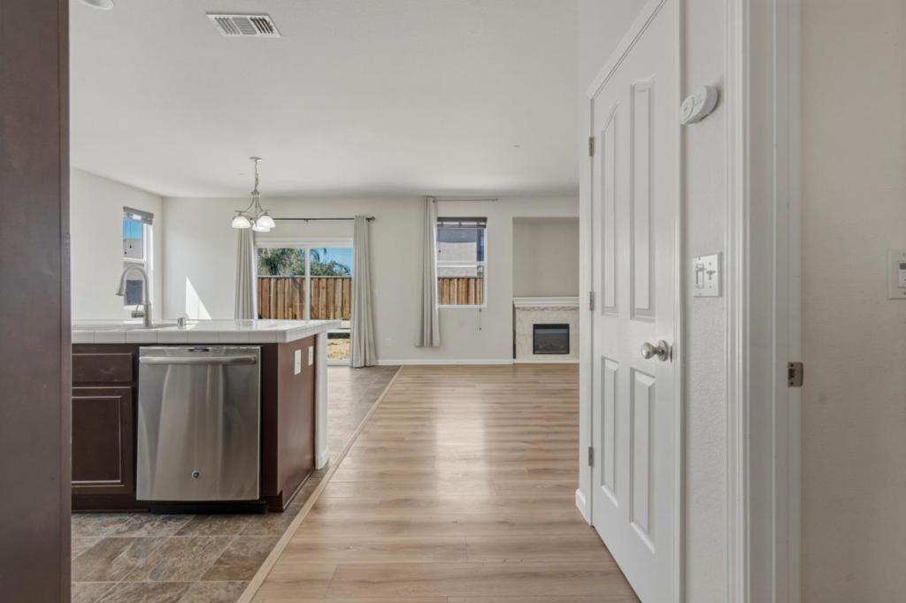 13673 Santa Lucia Dr, Gustine, CA 95322