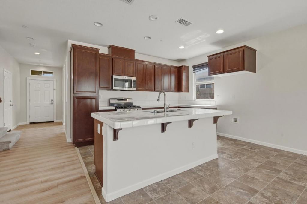 13673 Santa Lucia Dr, Gustine, CA 95322