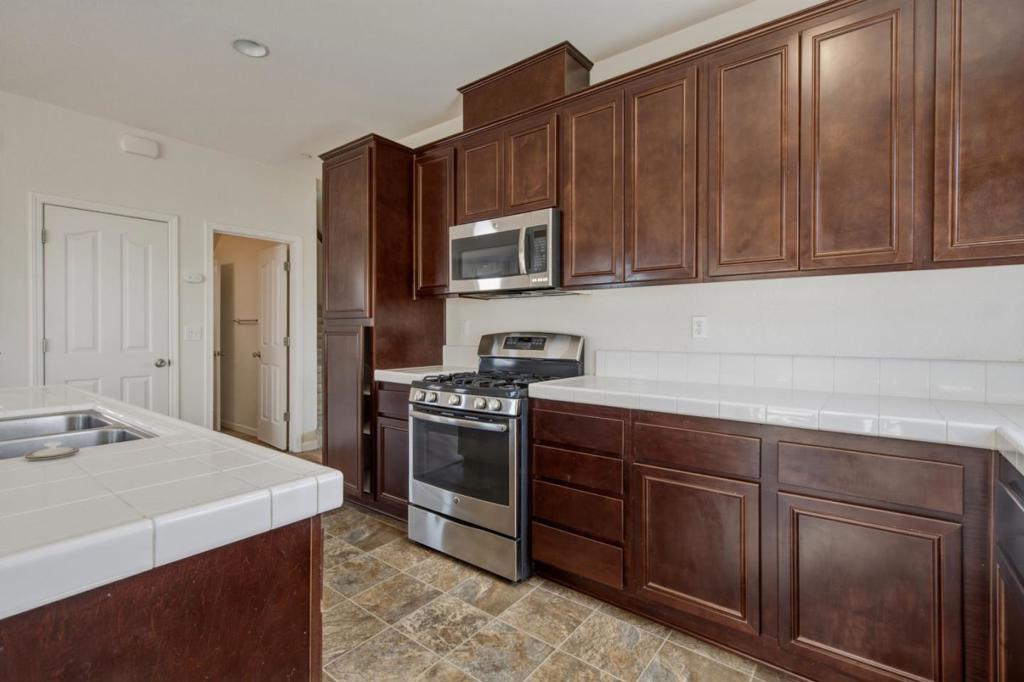 13673 Santa Lucia Dr, Gustine, CA 95322