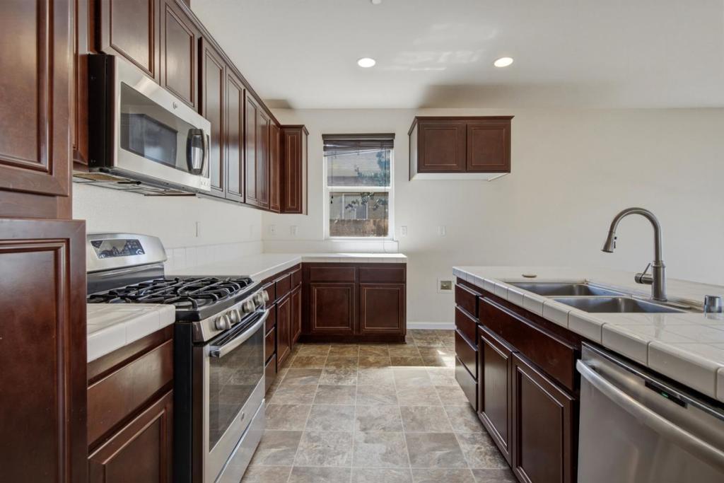 13673 Santa Lucia Dr, Gustine, CA 95322