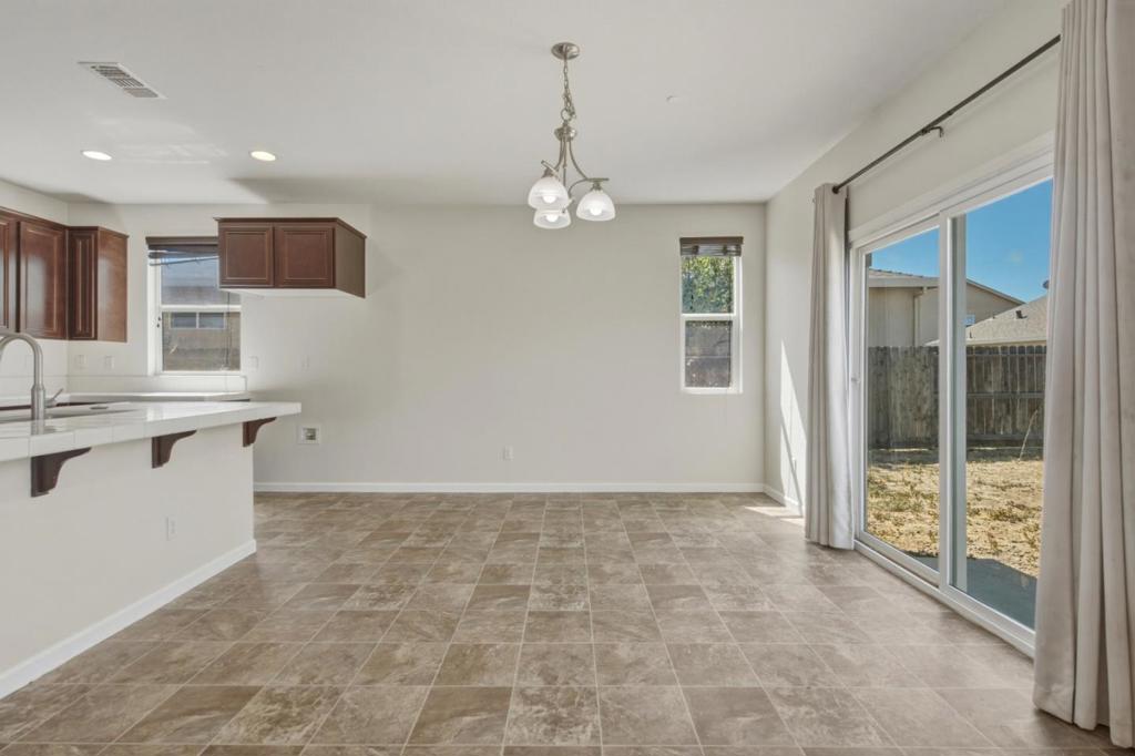 13673 Santa Lucia Dr, Gustine, CA 95322