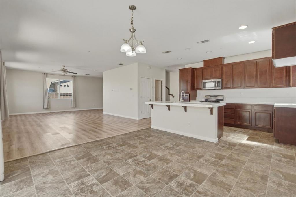 13673 Santa Lucia Dr, Gustine, CA 95322