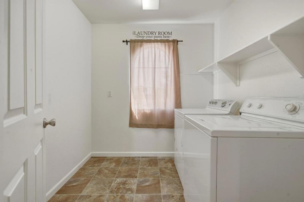 13673 Santa Lucia Dr, Gustine, CA 95322