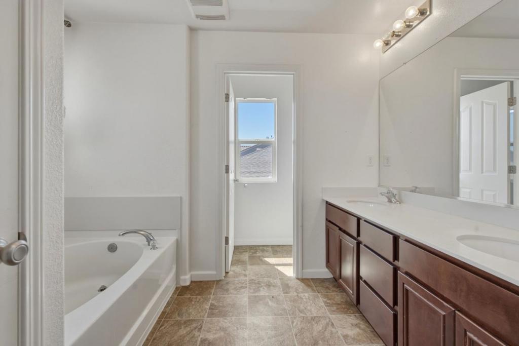 13673 Santa Lucia Dr, Gustine, CA 95322