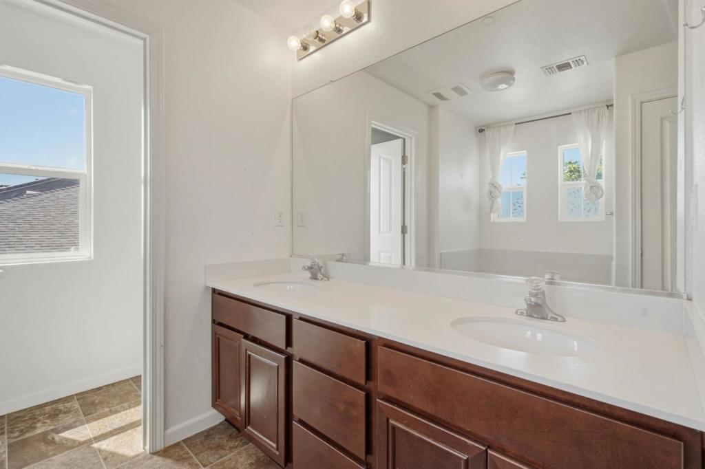 13673 Santa Lucia Dr, Gustine, CA 95322