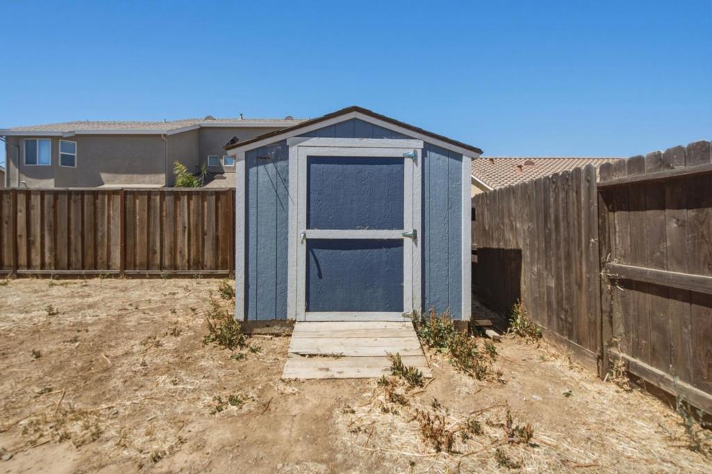 13673 Santa Lucia Dr, Gustine, CA 95322
