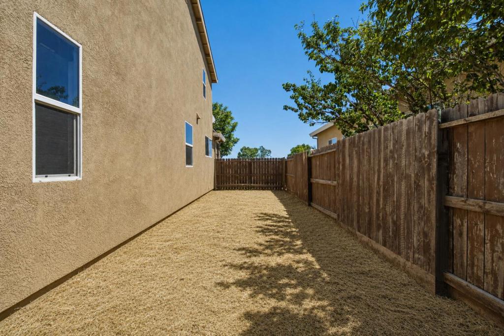 13673 Santa Lucia Dr, Gustine, CA 95322