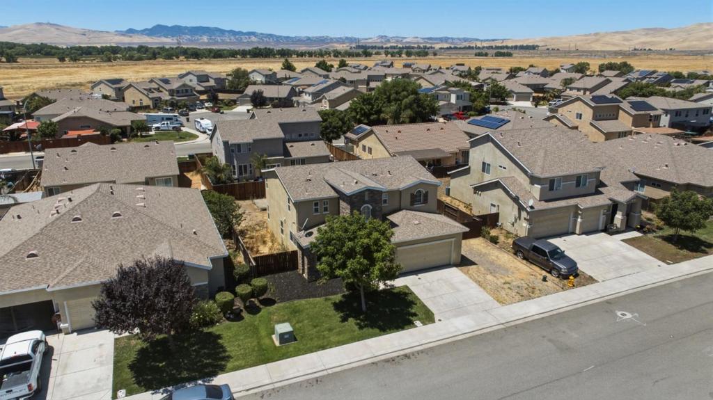 13673 Santa Lucia Dr, Gustine, CA 95322