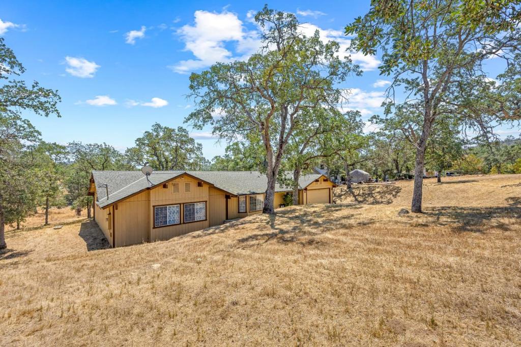 30159 Horseshoe Dr, Coarsegold, CA 93614