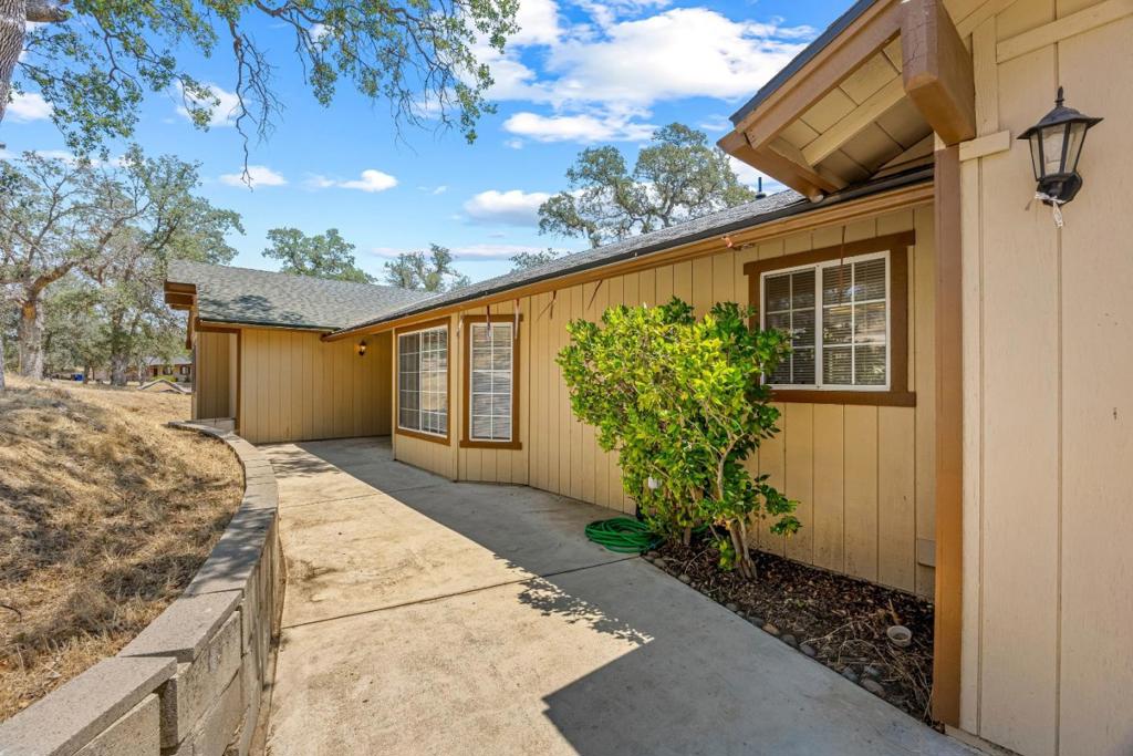 30159 Horseshoe Dr, Coarsegold, CA 93614