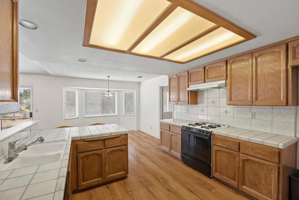 30159 Horseshoe Dr, Coarsegold, CA 93614