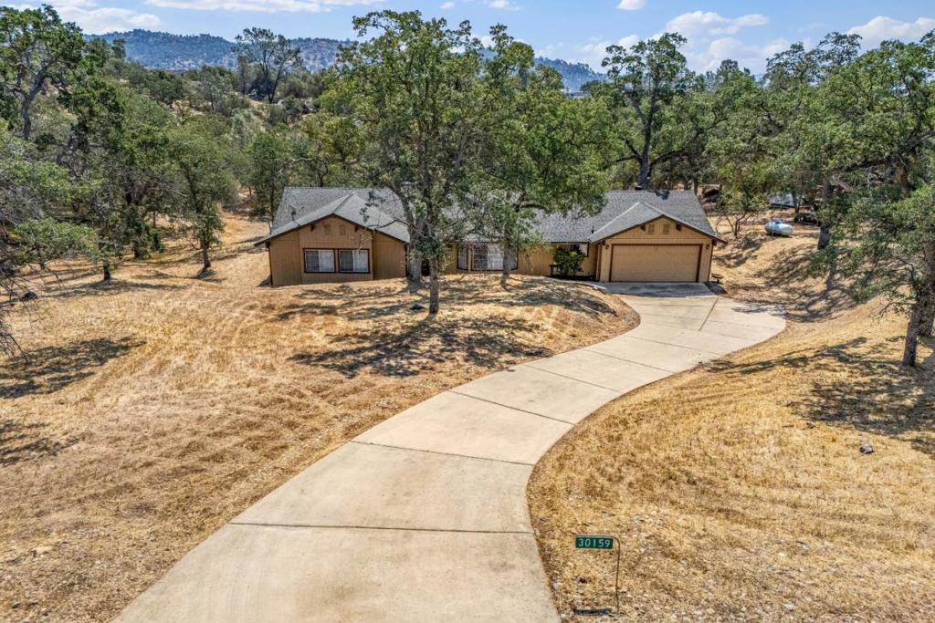 30159 Horseshoe Dr, Coarsegold, CA 93614