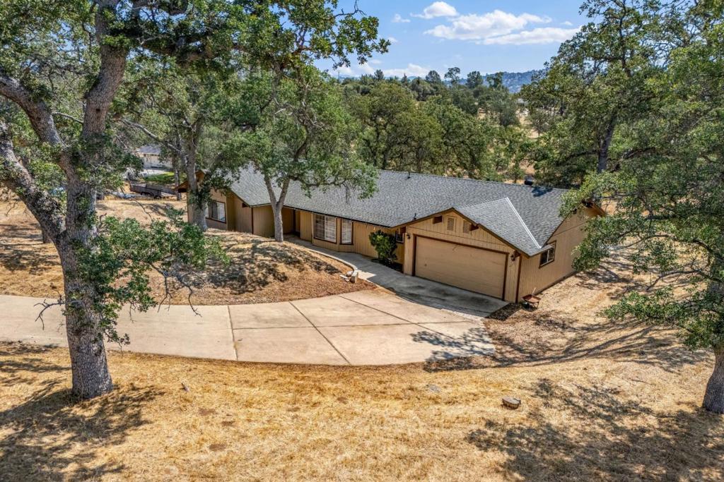 30159 Horseshoe Dr, Coarsegold, CA 93614