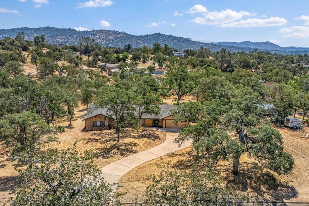 30159 Horseshoe Dr, Coarsegold, CA 93614