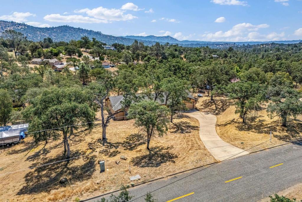 30159 Horseshoe Dr, Coarsegold, CA 93614