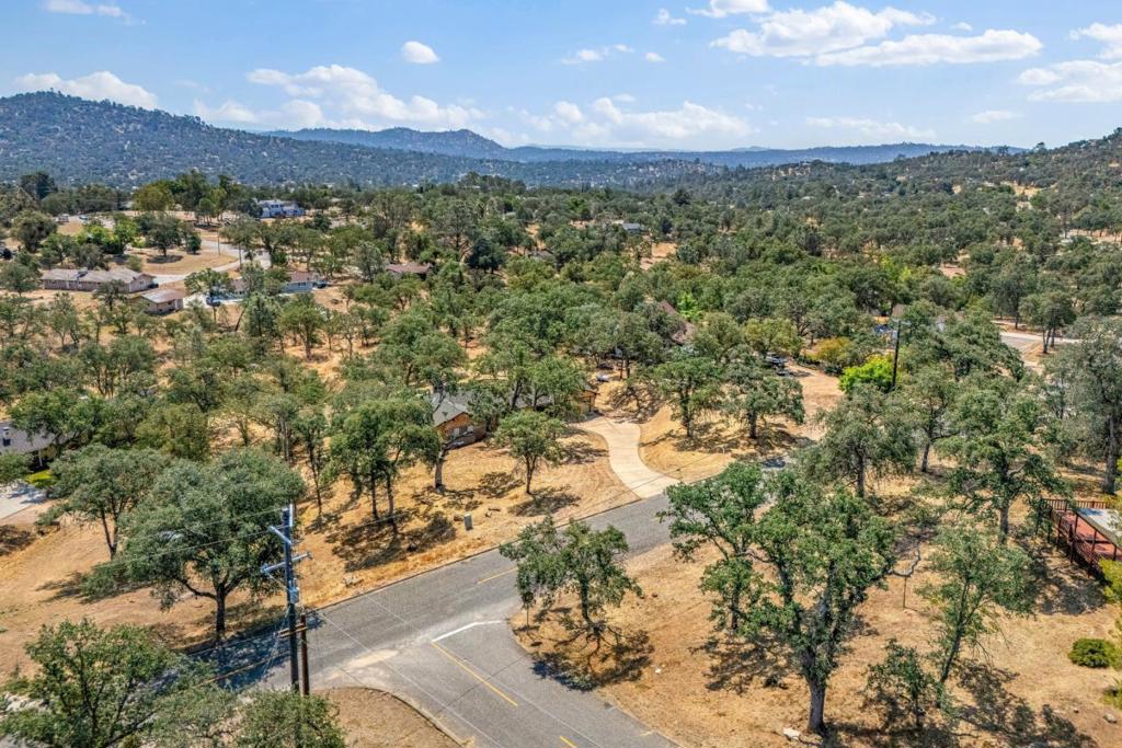 30159 Horseshoe Dr, Coarsegold, CA 93614