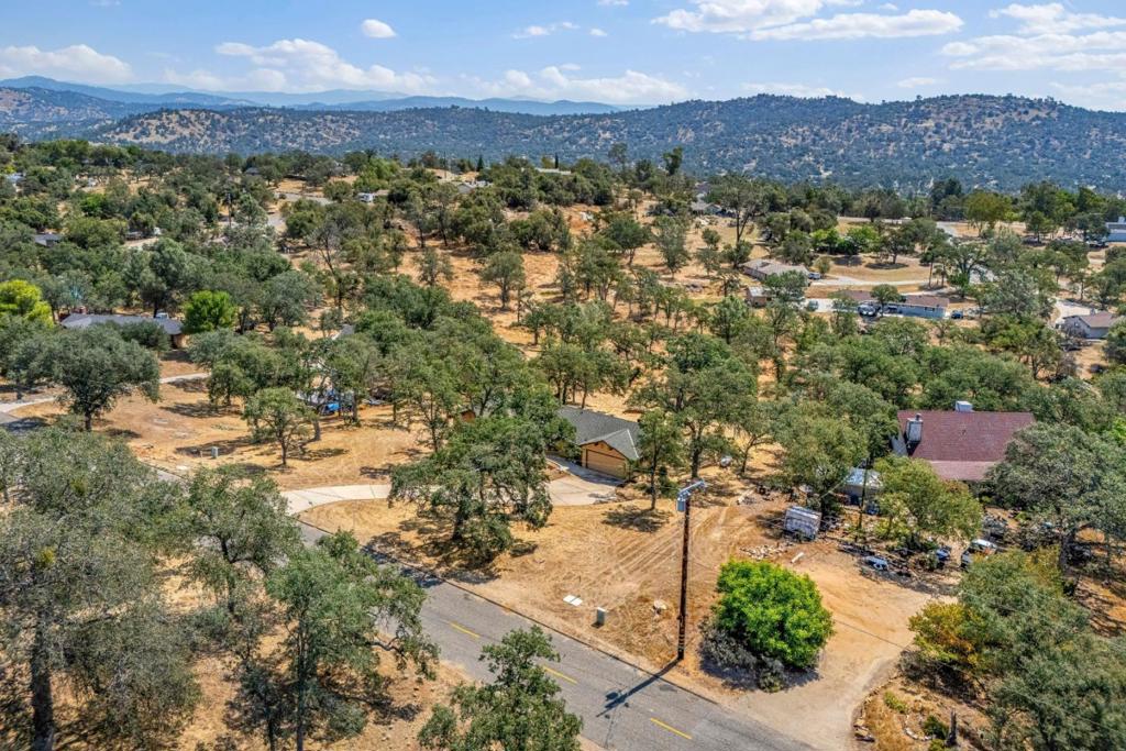 30159 Horseshoe Dr, Coarsegold, CA 93614