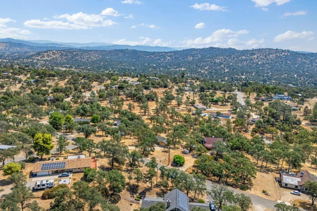 30159 Horseshoe Dr, Coarsegold, CA 93614