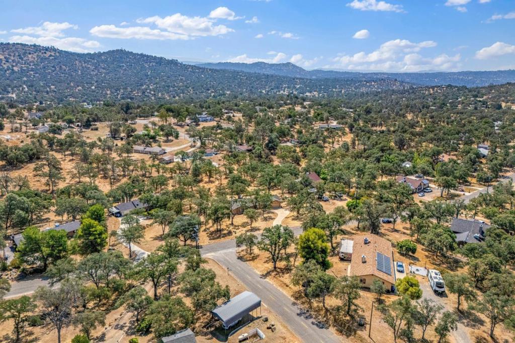 30159 Horseshoe Dr, Coarsegold, CA 93614