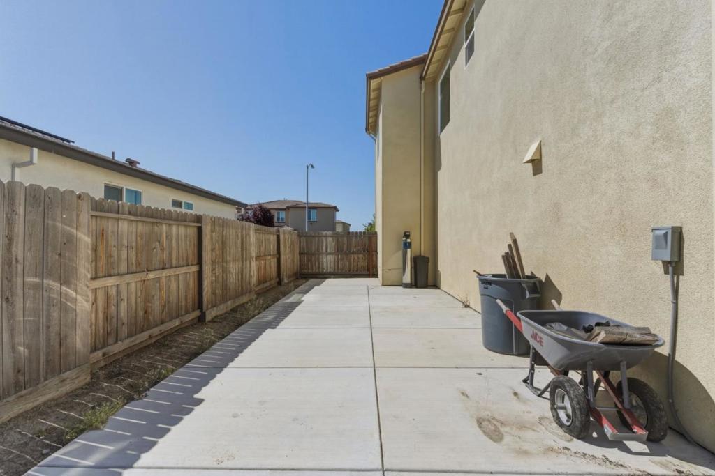 2042 Michelle St, Los Banos, CA 93635